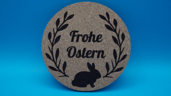 Zeitloser Oster Untersetzer „Frohe Ostern“. Perfekt für Osterbrunch & Tischdeko. Nachhaltig, rund & hitzebeständig – klassisch & stilvoll!